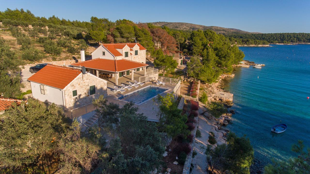 Luxury Villa Kate On Sea With Heated Pool Milna  Bagian luar foto