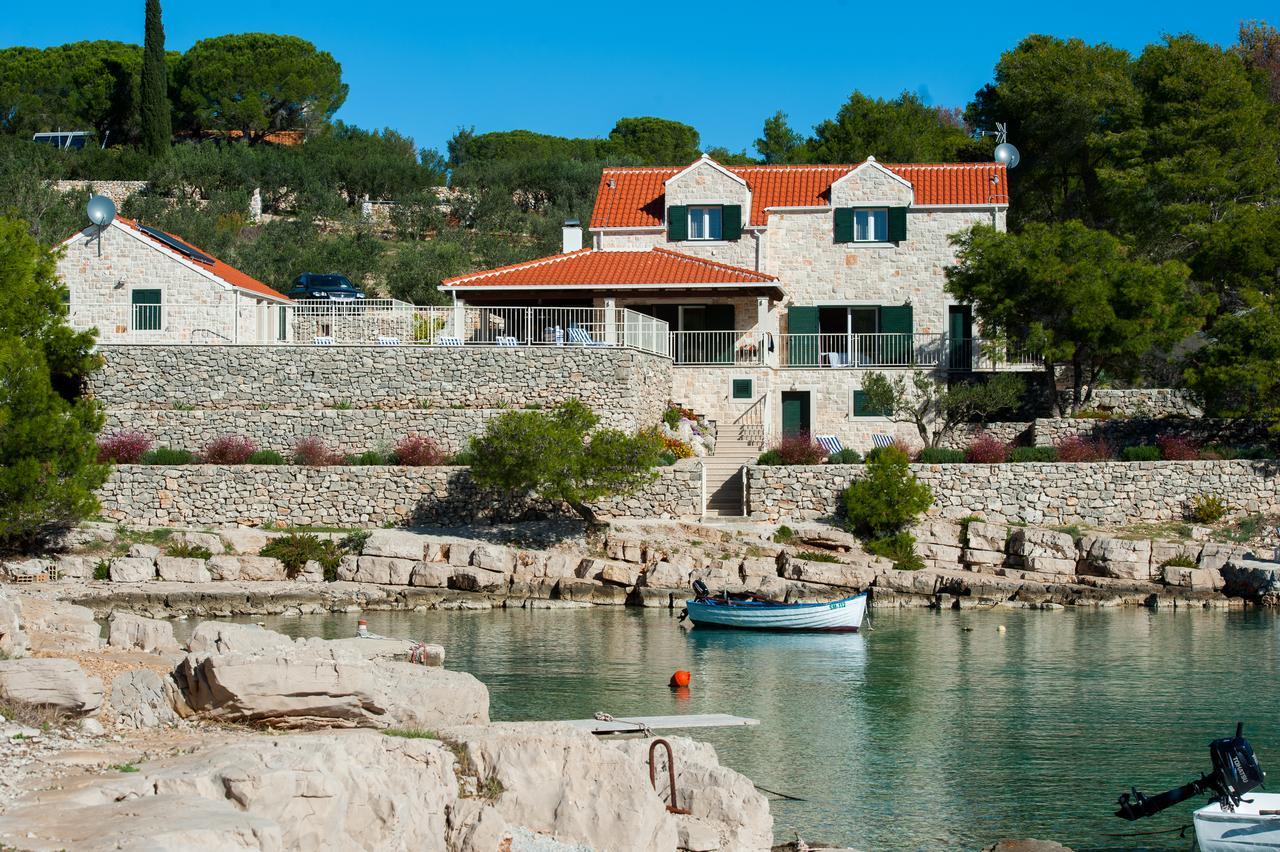 Luxury Villa Kate On Sea With Heated Pool Milna  Bagian luar foto